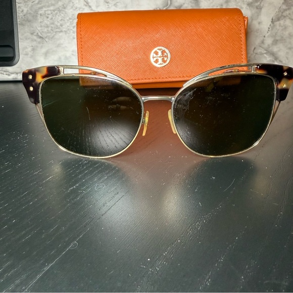 Tory Burch Sunglasses - TY6049 - Gold/ Tokyo Tortoise with Orange Case - Picture 9 of 11